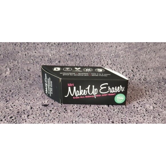 MakeUp Eraser Mini Black Cloth NIB‎ Reusable Makeup Remover 3600 Wipe Equivalent - Picture 1 of 6